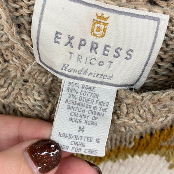 Express Tricot Handknitted Sweater with Flower Pattern - Picture 2 of 3